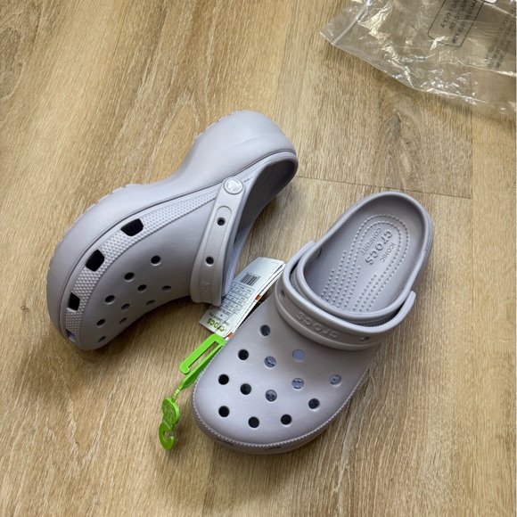 NWT Crocs Women's Classic Platform Clog mystic purple size 9 - Picture 1 of 6